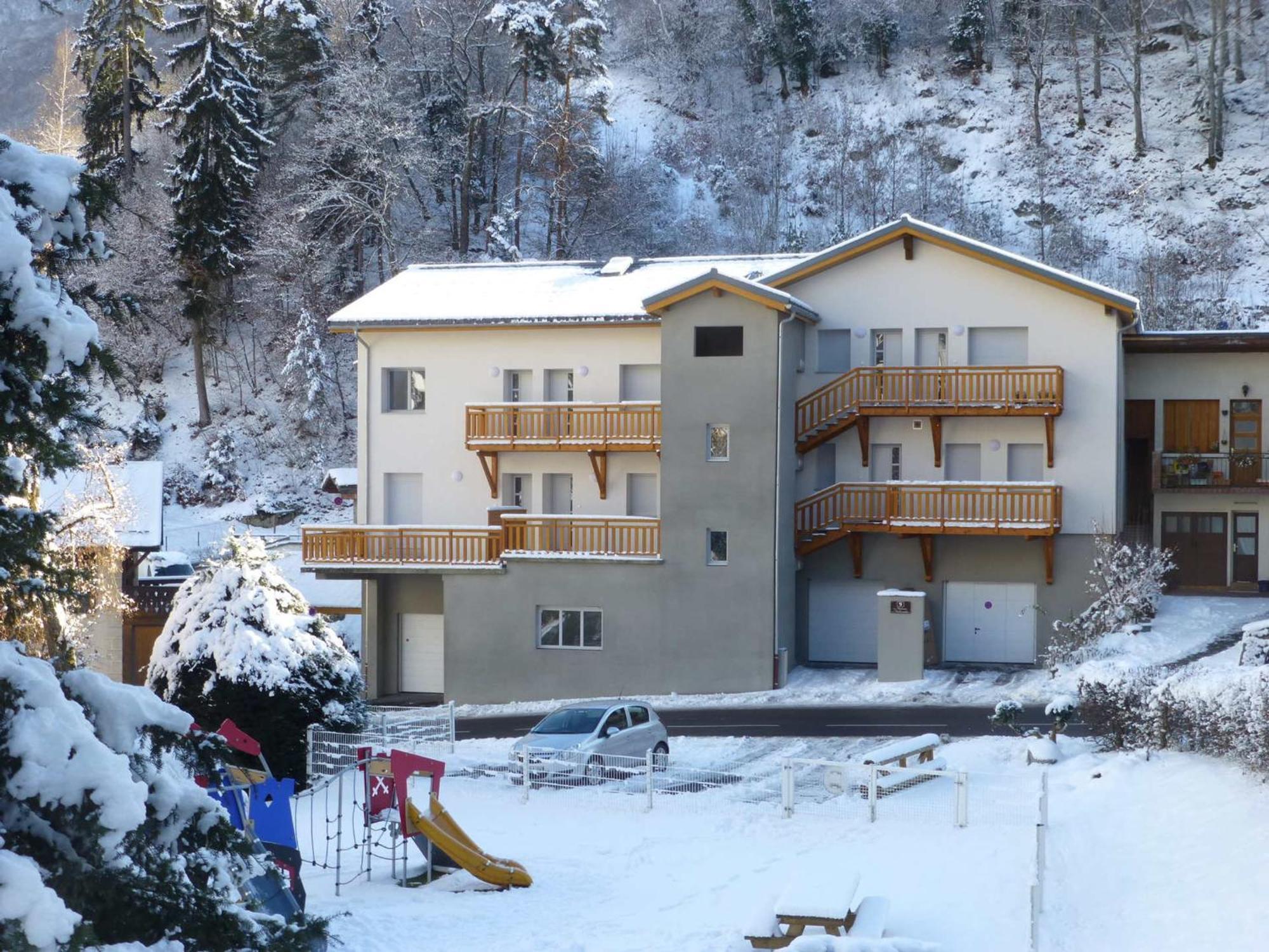 Appartement Neuf 2* Au Centre De Brides Avec Terrasse, Proche Telecabines Et Commerces - Fr-1-512-41 Dış mekan fotoğraf