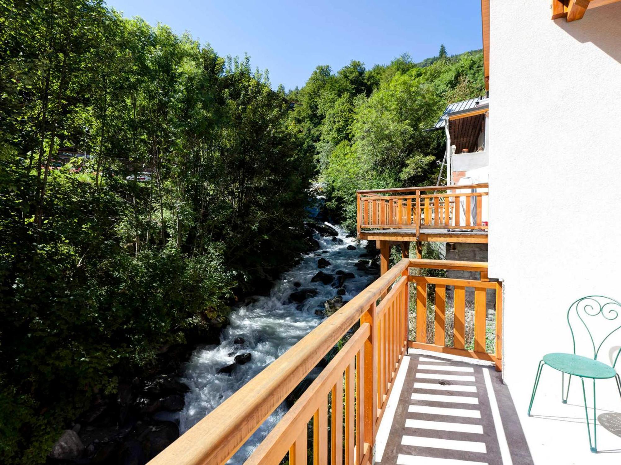 Appartement Neuf 2* Au Centre De Brides Avec Terrasse, Proche Telecabines Et Commerces - Fr-1-512-41 Dış mekan fotoğraf